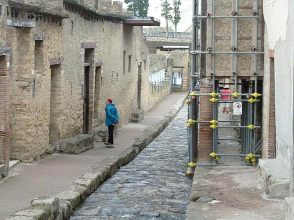 Cardo IV Inferiore, Herculaneum, September 2015. Looking south from near doorway to III.11